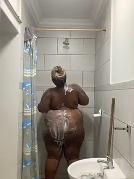 Snapshot of cuddlegiantbear chatting on November 2025 05:45:02 PM cuddlegiantbear online show from November 2025 05:45:02 PM