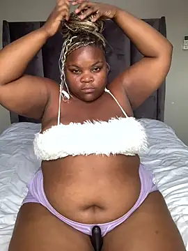 Snapshot of cuddlegiantbear chatting on November 2025 07:33:02 AM cuddlegiantbear online show from November 2025 07:33:02 AM