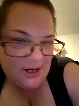 Snapshot of Tasmine chatting on November 2025 01:33:02 PM Tasmine online show from November 2025 01:33:02 PM