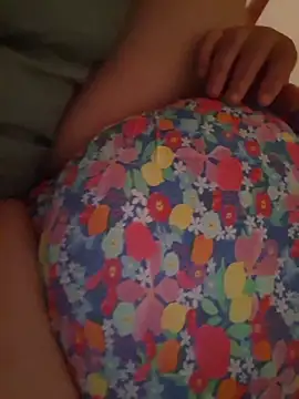 Snapshot of Tasmine chatting on November 2025 01:45:02 PM Tasmine online show from November 2025 01:45:02 PM