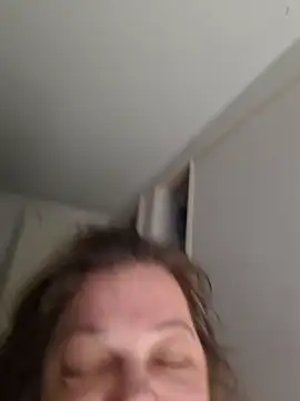 Snapshot of Tasmine chatting on December 2025 01:05:02 PM Tasmine online show from December 2025 01:05:02 PM