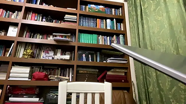 Snapshot of LinaClous chatting on January 2026 03:39:01 PM LinaClous online show from January 2026 03:39:01 PM