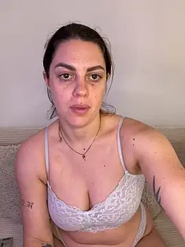 laraslittlesecrett online show from April 2026 01:19:01 PM