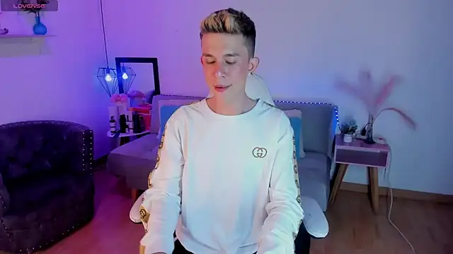 Juaan Diick online show from February 2026 07:42:02 PM