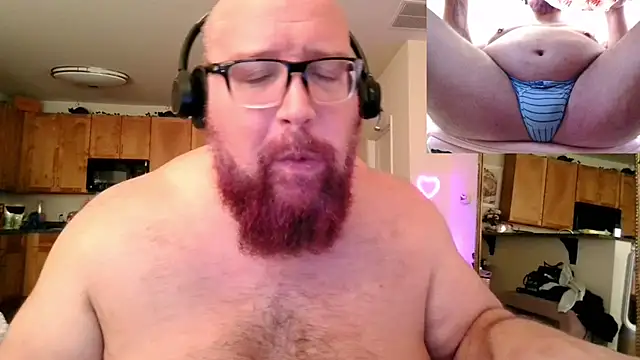 Snapshot of BigBearforCuddles chatting on April 2026 11:18:01 PM BigBearforCuddles online show from April 2026 11:18:01 PM