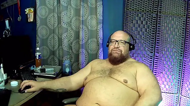 Snapshot of BigBearforCuddles chatting on April 2026 02:27:02 AM BigBearforCuddles online show from April 2026 02:27:02 AM