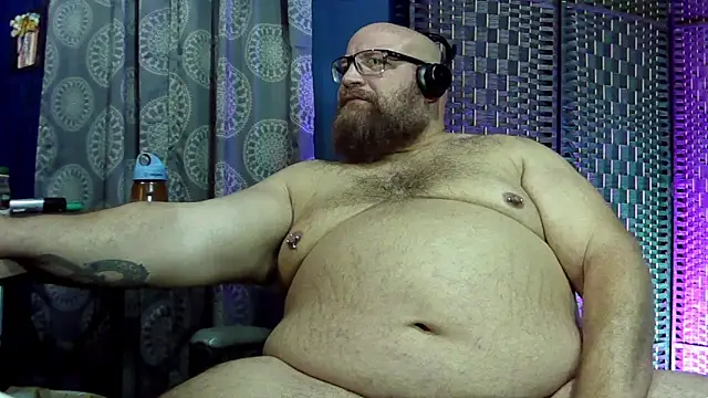 Snapshot of BigBearforCuddles chatting on June 2026 01:50:01 AM BigBearforCuddles online show from June 2026 01:50:01 AM