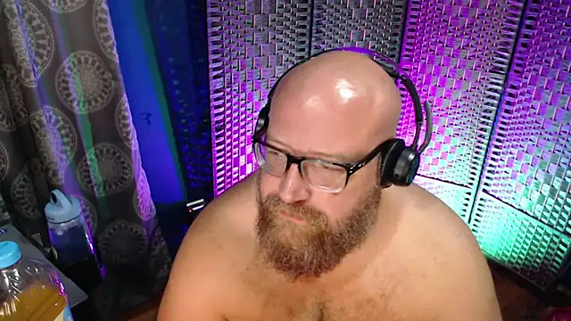 Snapshot of BigBearforCuddles chatting on June 2026 01:30:01 AM BigBearforCuddles online show from June 2026 01:30:01 AM