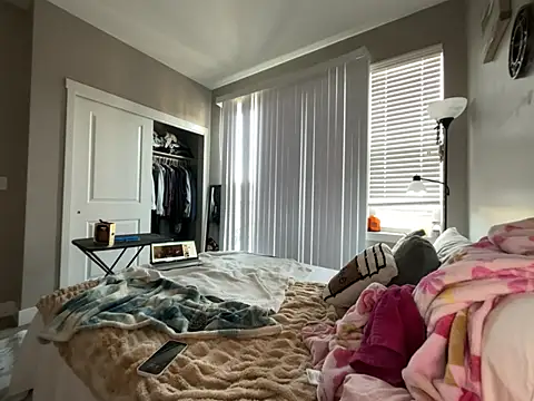 renesmaelily222 online show from February 2026 11:27:02 PM