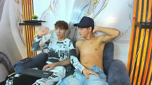 Alex LatinBoy18 online show from December 2025 12:10:01 PM