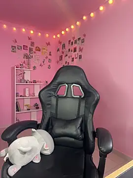 Davne  online show from April 2026 09:45:01 PM