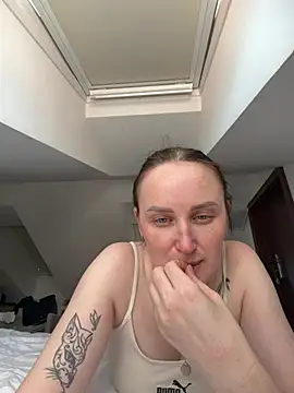 Snapshot of TomilaSi chatting on June 2026 01:08:02 PM TomilaSi online show from June 2026 01:08:02 PM