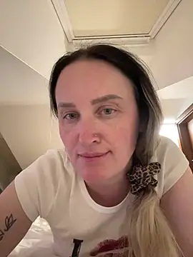 Snapshot of TomilaSi chatting on July 2026 09:29:02 PM TomilaSi online show from July 2026 09:29:02 PM