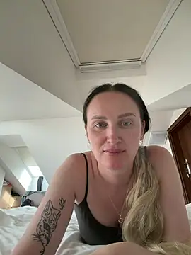 Snapshot of TomilaSi chatting on July 2026 01:53:02 PM TomilaSi online show from July 2026 01:53:02 PM