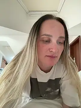 Snapshot of TomilaSi chatting on July 2026 04:03:01 PM TomilaSi online show from July 2026 04:03:01 PM