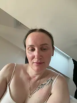 Snapshot of TomilaSi chatting on July 2026 05:45:02 PM TomilaSi online show from July 2026 05:45:02 PM