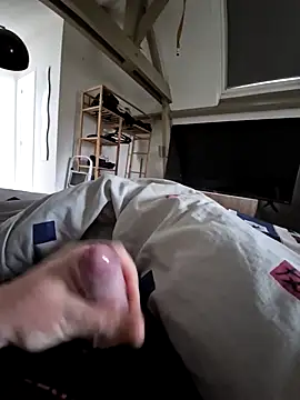 Mangeur44  online show from May 2026 04:26:02 PM