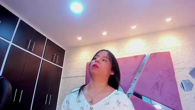 Snapshot of sol-angel chatting on May 2026 04:12:01 PM sol-angel online show from May 2026 04:12:01 PM