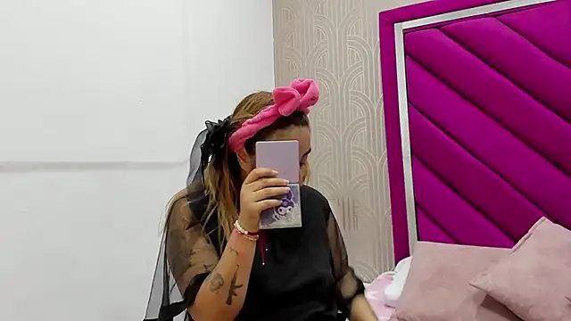 emma cook  online show from January 2026 08:56:01 PM