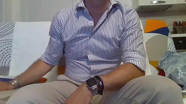 Eroshotlicker online show from June 2026 09:37:02 PM