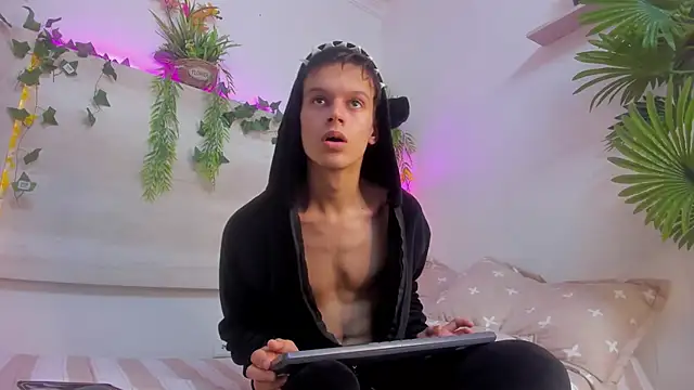 AngelSlimm online show from November 2025 05:08:02 AM