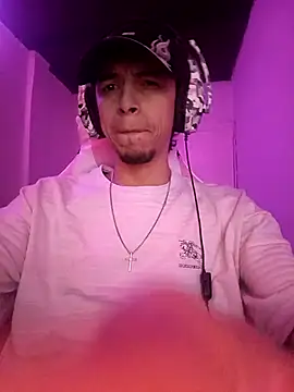 Aron Shelby online show from December 2025 03:33:01 AM