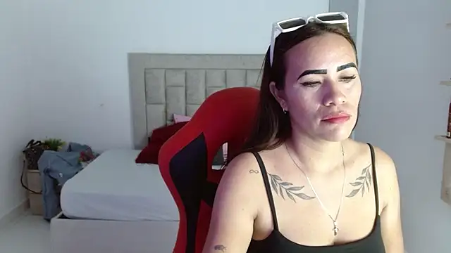 Snapshot of Kim-Fiori chatting on November 2025 06:54:01 PM Kim-Fiori online show from November 2025 06:54:01 PM