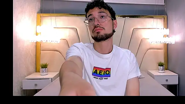 JonnyGreey online show from November 2025 07:50:02 PM