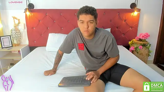  bonnyandclyde online show from January 2026 12:42:01 PM