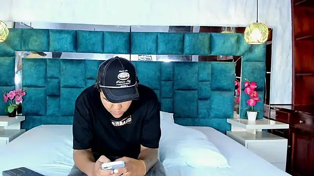  bonnyandclyde online show from March 2026 01:16:02 PM