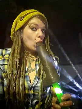 Snapshot of Horny_hippie chatting on February 2025 09:20:02 PM Horny hippie online show from February 2025 09:20:02 PM