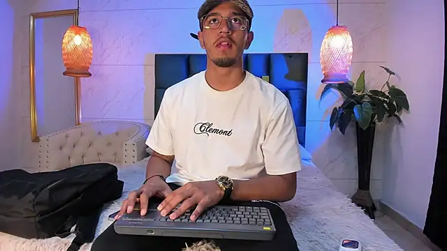 Snapshot of Brand_Collins chatting on November 2025 10:18:02 AM Brand Collins online show from November 2025 10:18:02 AM