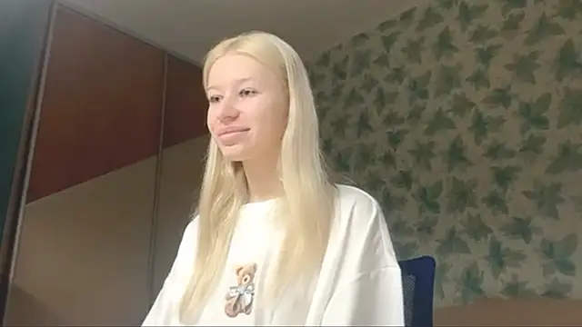 Barbie Blondie online show from December 2025 07:07:02 PM