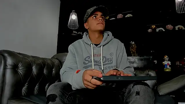 Isaac Collins  online show from January 2026 04:04:01 AM