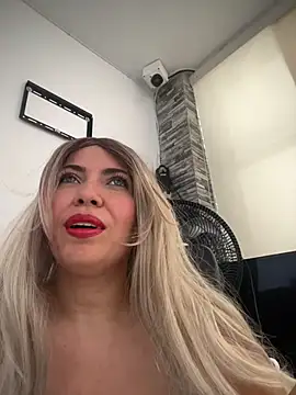 IsaSantoDomingo online show from December 2025 03:28:02 PM