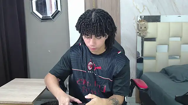 Snapshot of kim_curlyy chatting on May 2026 02:33:02 PM kim curlyy online show from May 2026 02:33:02 PM