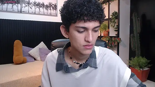 Michaelkoiv online show from December 2025 12:33:02 PM