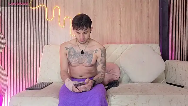 kingbrakly online show from December 2025 03:23:01 AM