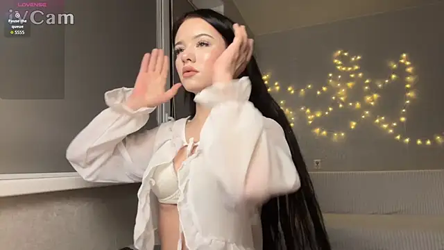 Snapshot of BeatriceMoonn chatting on November 2025 03:19:02 AM BeatriceMoonn online show from November 2025 03:19:02 AM