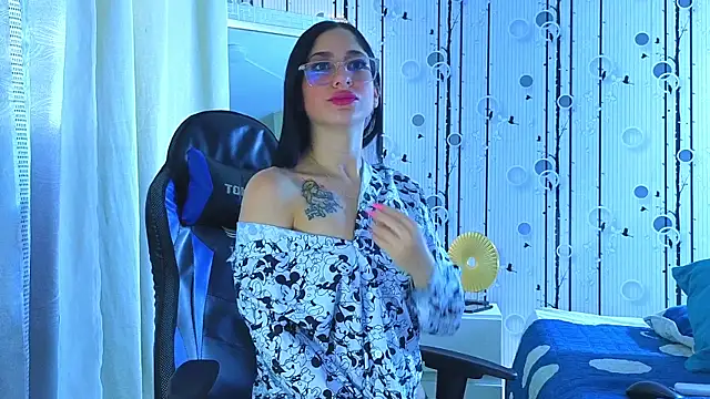 Snapshot of Sia_Snow chatting on December 2025 12:47:02 PM Sia Snow online show from December 2025 12:47:02 PM