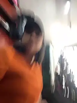 Laurabuu  online show from November 2025 07:04:02 PM