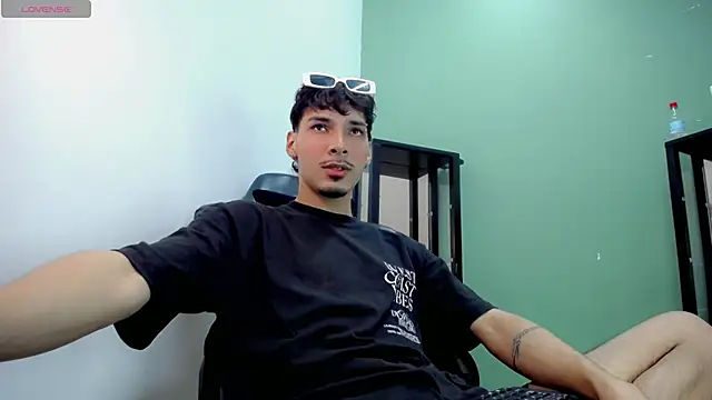 Yankeee  online show from December 2025 03:33:01 AM