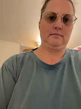 bea french curvy online show from February 2026 08:40:02 PM