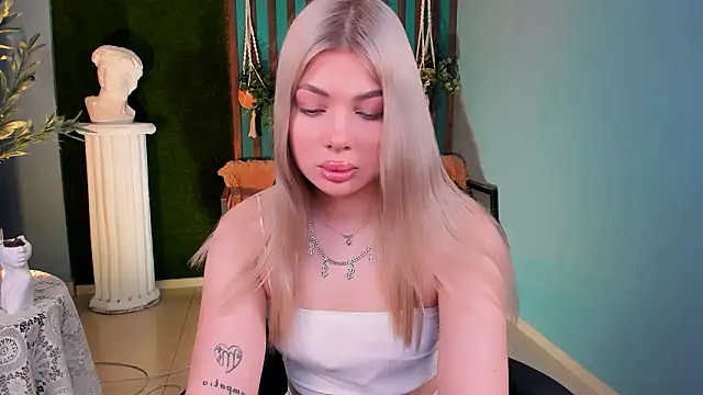 HyileyClark online show from February 2026 09:14:01 AM