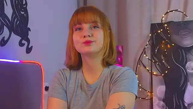 Snapshot of AsiaBritney chatting on November 2025 07:56:01 AM AsiaBritney online show from November 2025 07:56:01 AM