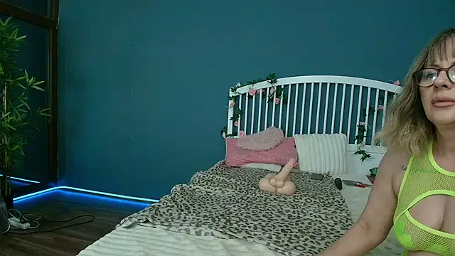 Cougar Milff online show from June 2026 07:59:02 PM