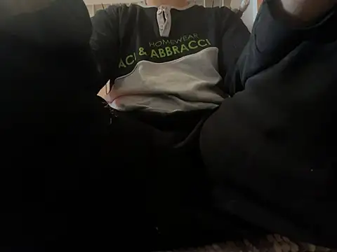 erdestruttor18 online show from December 2025 10:31:01 AM