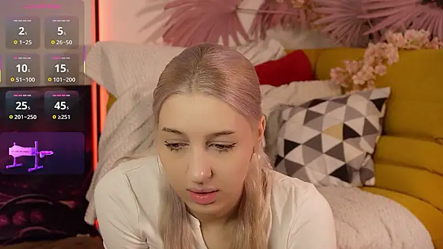 Moonliora online show from March 2026 06:15:02 PM