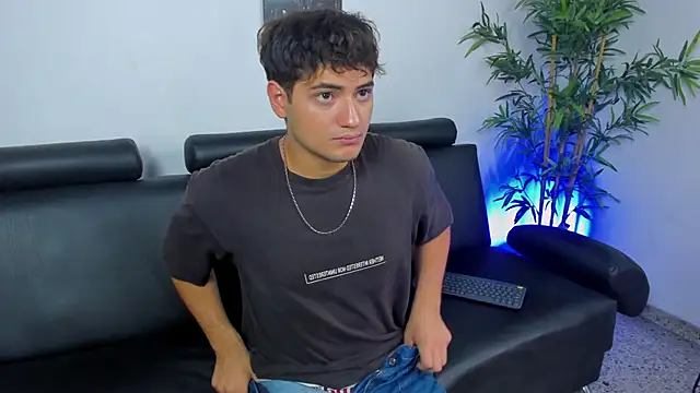 Snapshot of KaelSwitch chatting on December 2025 08:06:01 PM KaelSwitch online show from December 2025 08:06:01 PM