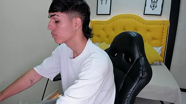 Ethan Jamees online show from February 2026 07:23:01 PM